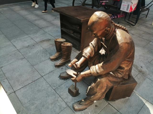 雕塑引導大眾審美和提升城市品位的功能